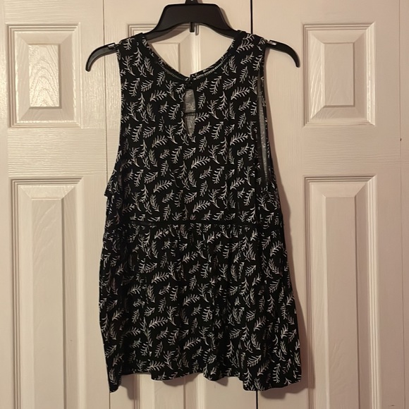 Black Patterned Tank Top - Picture 3 of 4